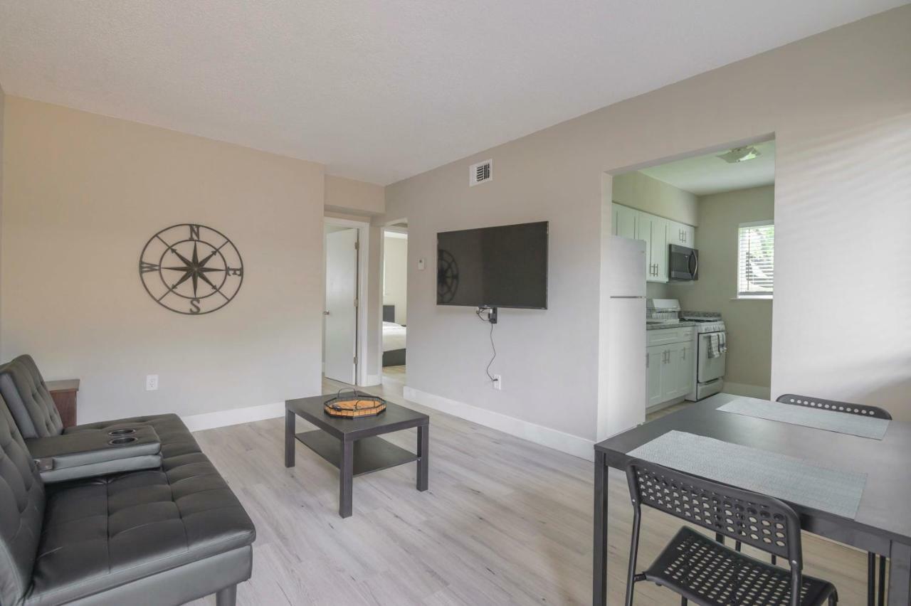 Modern 2BR Apartment in Midtown-Wynwood Miami Buitenkant foto