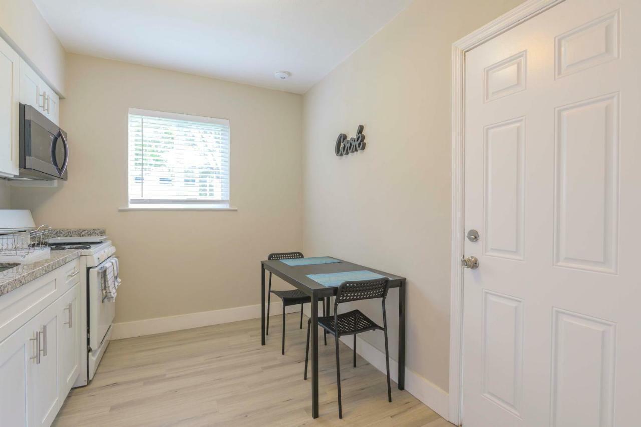 Modern 2BR Apartment in Midtown-Wynwood Miami Buitenkant foto